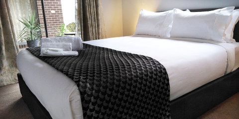 Lakeside Retreat & Business - Accommodation Redcliffe 1
