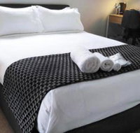 Lakeside Retreat  Business - Accommodation Redcliffe
