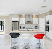 Central Gold Coast Large Modern Elevated Home - Accommodation Redcliffe