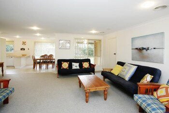 Beach Comber - Accommodation Redcliffe 4