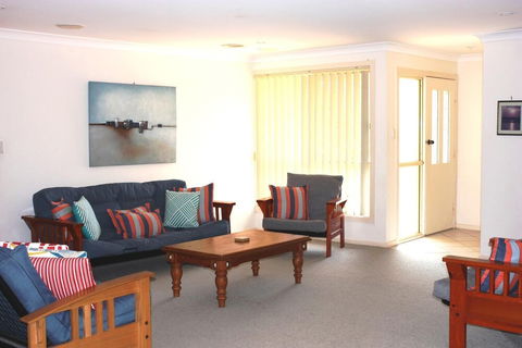 Beach Comber - Accommodation Redcliffe 6