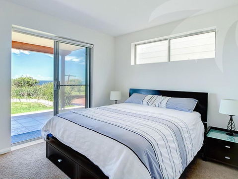 Blueys Bliss 2 - Accommodation Redcliffe 1