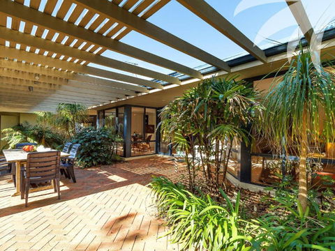 Clarke House - Accommodation Redcliffe 6