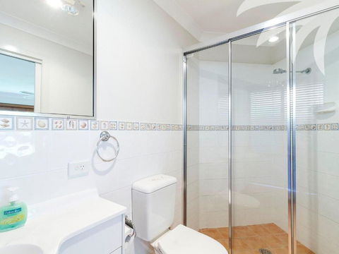 Clarke House - Accommodation Redcliffe 4