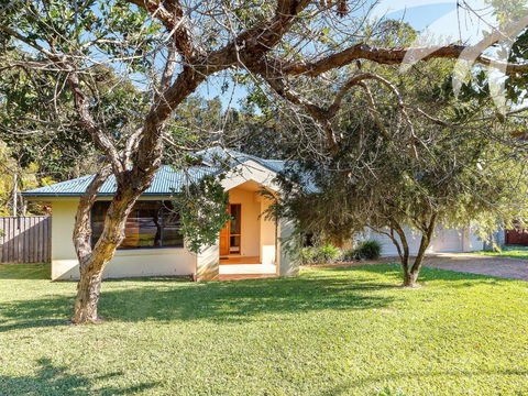 Clarke House - Accommodation Redcliffe 1