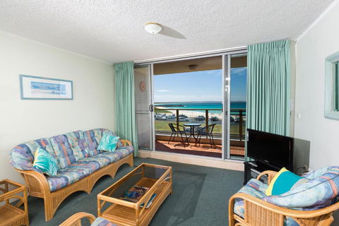 Ebbtide Unit 07 2 6 North Street - Accommodation Redcliffe 3