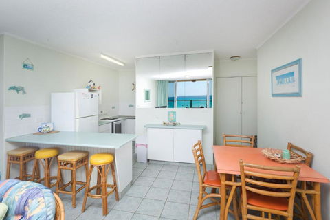 Ebbtide Unit 07 2 6 North Street - Accommodation Redcliffe 4