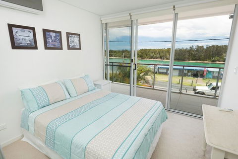 Waterline 202 - Accommodation Redcliffe 5
