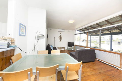 Douglas Cottage - Accommodation Redcliffe 2