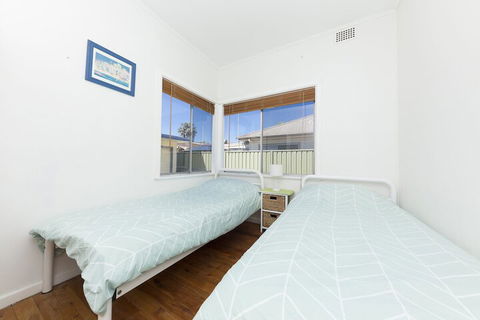 Douglas Cottage - Accommodation Redcliffe 4