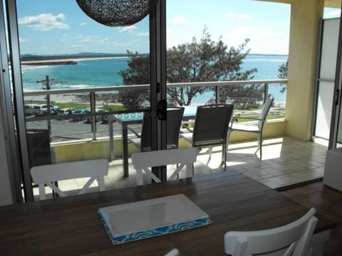 Beachpoint Unit 202 28 North Street - Accommodation Redcliffe 6