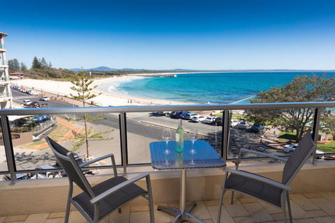 Beachpoint Unit 303 28 North Street - Accommodation Redcliffe 4