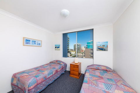 Beachpoint Unit 303 28 North Street - Accommodation Redcliffe 2