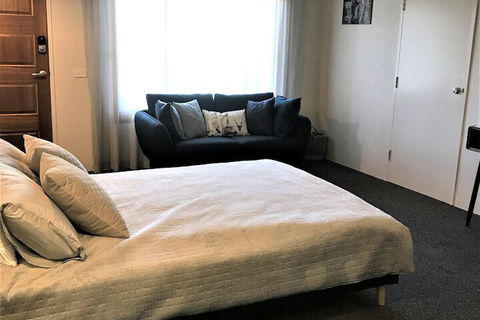 Scandi Stayz Retreat 1 - Accommodation Redcliffe 2
