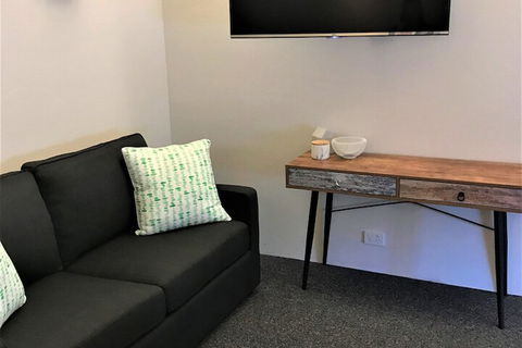Scandi Stayz Retreat 2 - Accommodation Redcliffe 4