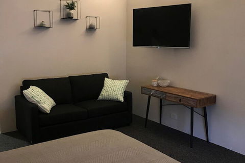 Scandi Stayz Retreat 2 - Accommodation Redcliffe 2
