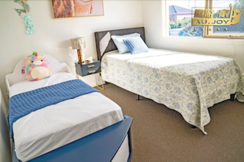 AUJOY 4 Bed Townhouse Glen Waverley - Accommodation Redcliffe 5