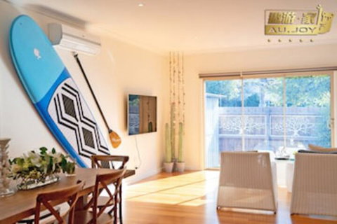 AUJOY 4 Bed Townhouse Glen Waverley - Accommodation Redcliffe 0