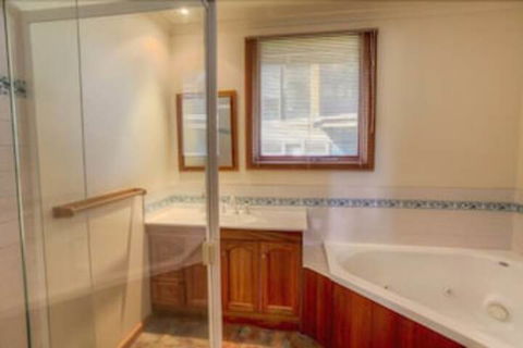 Tetleys - Accommodation Redcliffe 2
