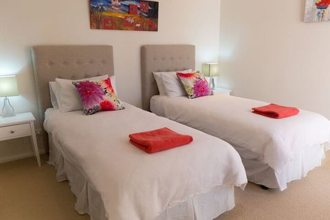 VUES At Salamander Bay - Accommodation Redcliffe 6
