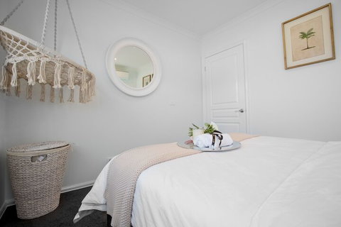 AUJOY 4 Bed Townhouse Burwood 2 - Accommodation Redcliffe 5