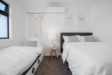 AUJOY 4 Bed Townhouse Burwood 2 - Accommodation Redcliffe 6