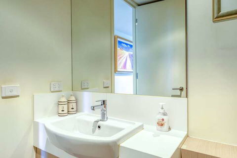 Exquisite 1 Bedroom In Stylish Malvern - Accommodation Redcliffe 5
