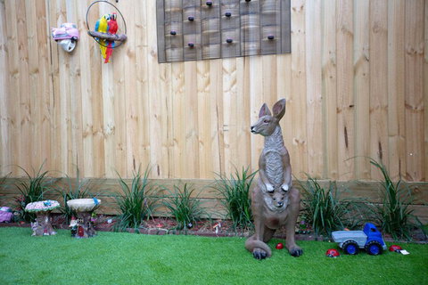 AUJOY 3 Bed Townhouse Burwood 3 - Accommodation Redcliffe 1