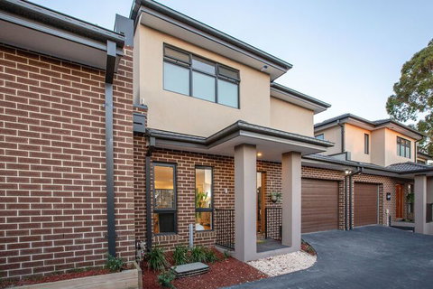 AUJOY 3 Bed Townhouse Burwood 3 - Accommodation Redcliffe 7