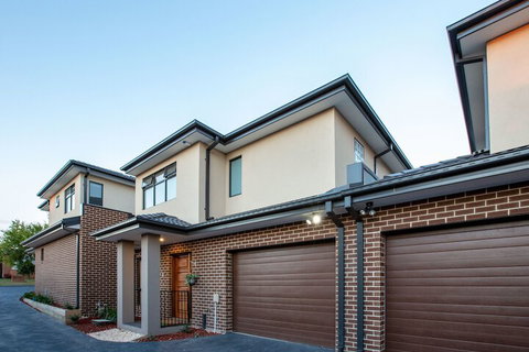 AUJOY 3 Bed Townhouse Burwood 3 - Accommodation Redcliffe 5