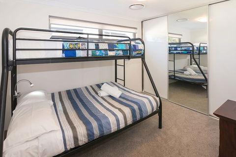 Gale House - Accommodation Redcliffe 4