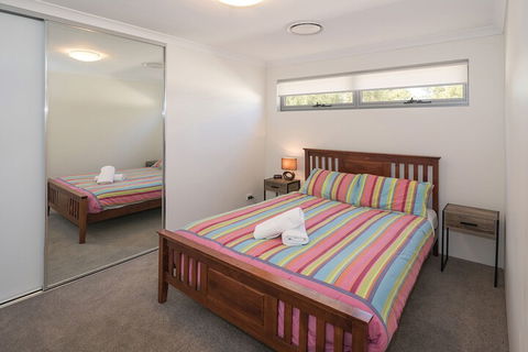 Gale House - Accommodation Redcliffe 2