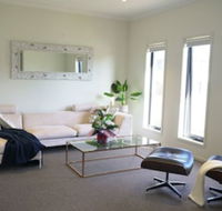 Brand New 4 Bedrooms House - Accommodation Redcliffe