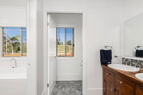 Your Luxury Escape Byron Sunset Breeze - Accommodation Redcliffe 7