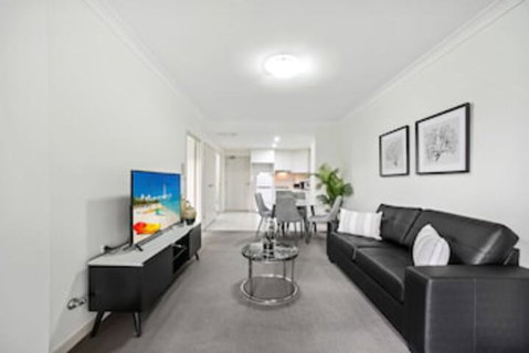 Modern Luxury Apartment Walking Distance To Train Station - Accommodation Redcliffe 0