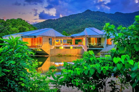 Alkira Award Winning Luxury Holiday Home - Accommodation Redcliffe 2