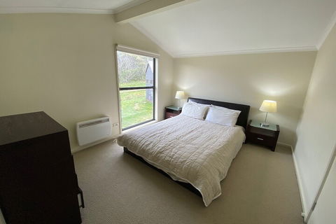 Winterfell - Accommodation Redcliffe 2