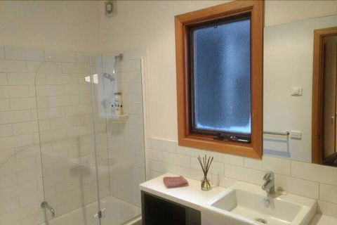 Secret Hut - Accommodation Redcliffe 5