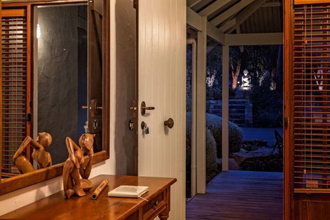 Beachfront House - Accommodation Redcliffe 5
