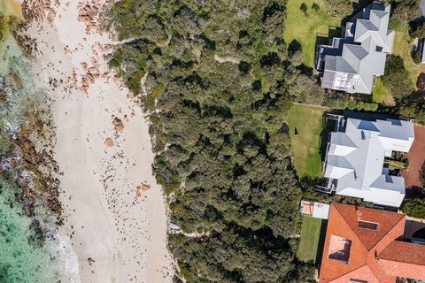 Beachfront House - Accommodation Redcliffe 4
