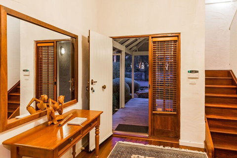 Beachfront House - Accommodation Redcliffe 3