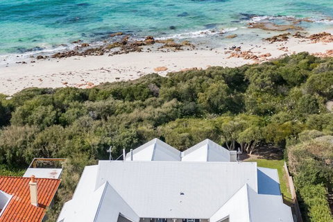 Beachfront House - Accommodation Redcliffe 6