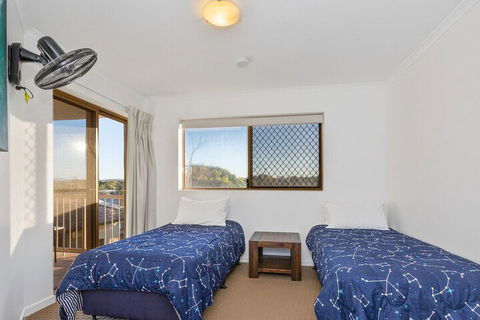 EXCLUSIVE OCEAN VIEW PENTHOUSE On MARINE PARADE - Accommodation Redcliffe 3