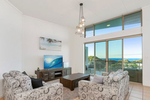 EXCLUSIVE OCEAN VIEW PENTHOUSE On MARINE PARADE - Accommodation Redcliffe 0