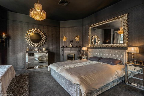 Celestial Suite - Accommodation Redcliffe 4