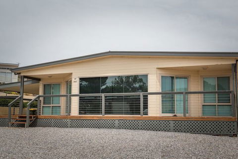 Salt 37 Oceanview Drive - Accommodation Redcliffe 1