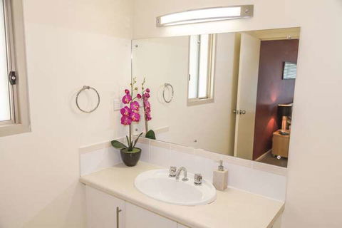 Salt 37 Oceanview Drive - Accommodation Redcliffe 5