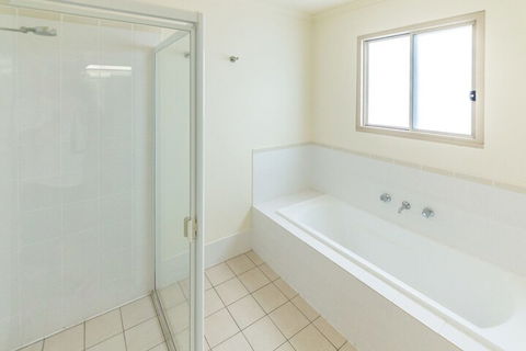 Salt 37 Oceanview Drive - Accommodation Redcliffe 4