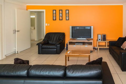 Salt 37 Oceanview Drive - Accommodation Redcliffe 6