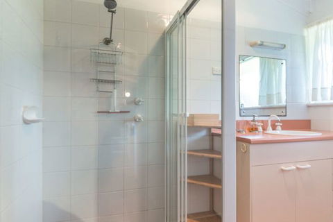Socks N Sandals 34 Riverview Drive - Accommodation Redcliffe 5